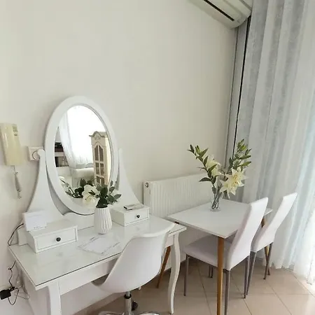 Alina's Place 2 Апартаменты *